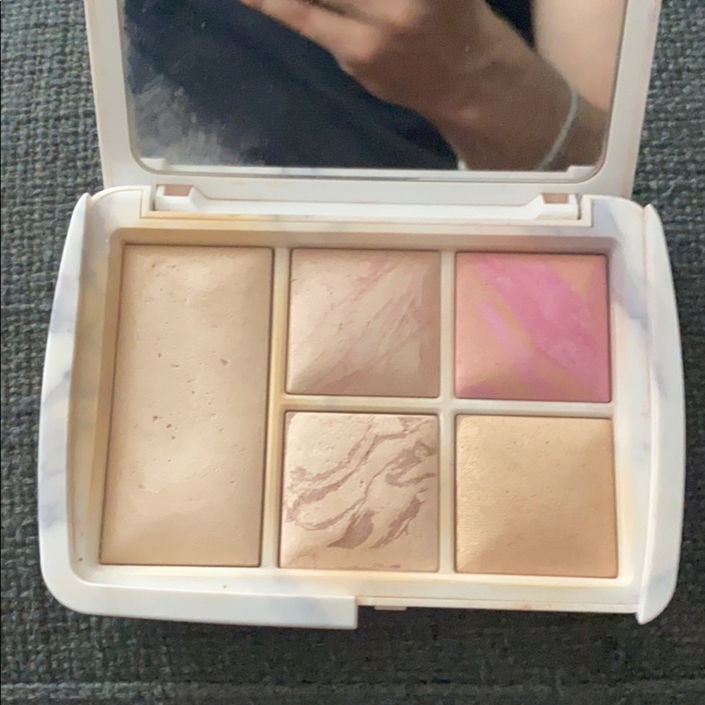 Hourglass face palette